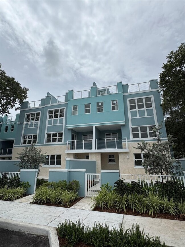 Photo - 824 SE 12th Ct