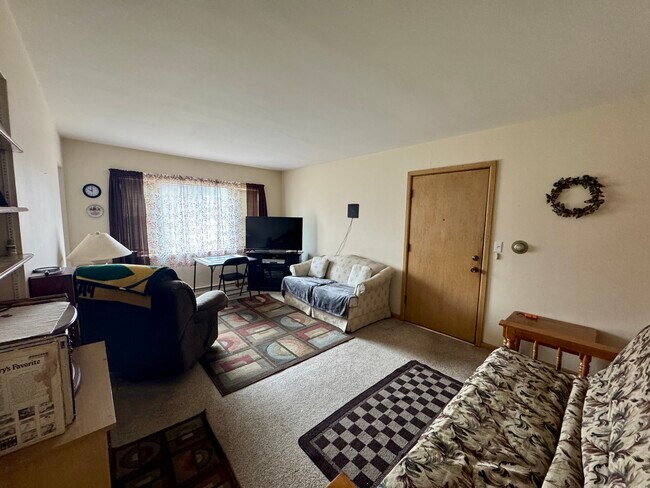 Livingroom - 5224 W Forest Home Ave