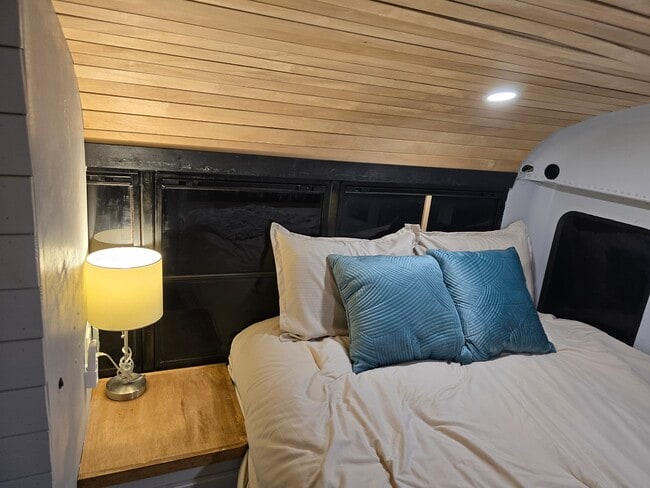 Queen sized bed - 2450 44th St S Unit Skoolie