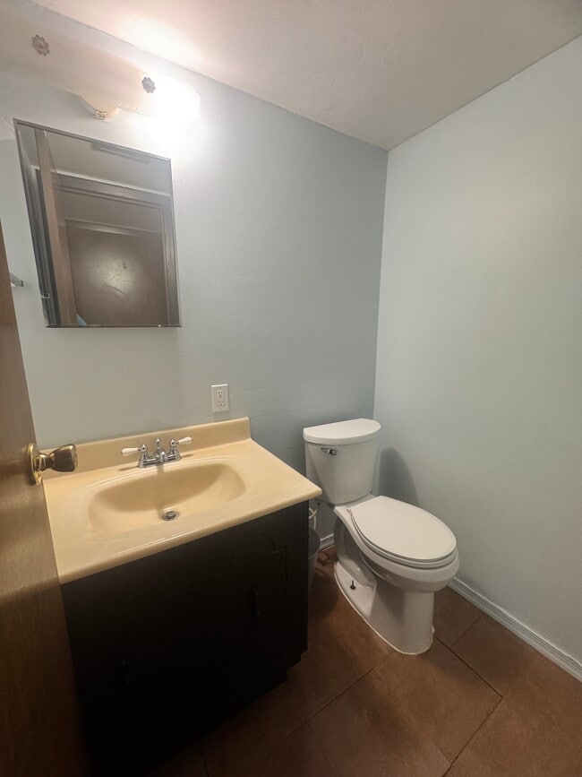 Photo - 570 Jamestown Ct