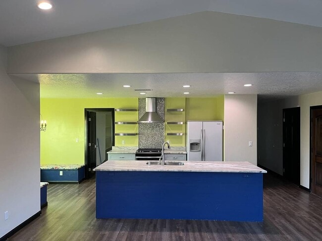 Photo - 220 Roehl Rd NW