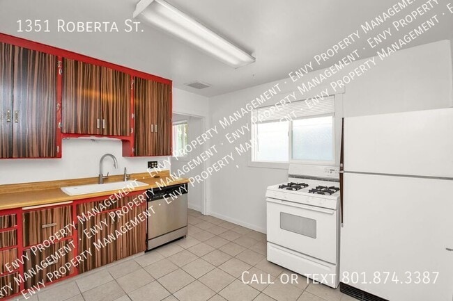 Photo - 1351 Roberta St
