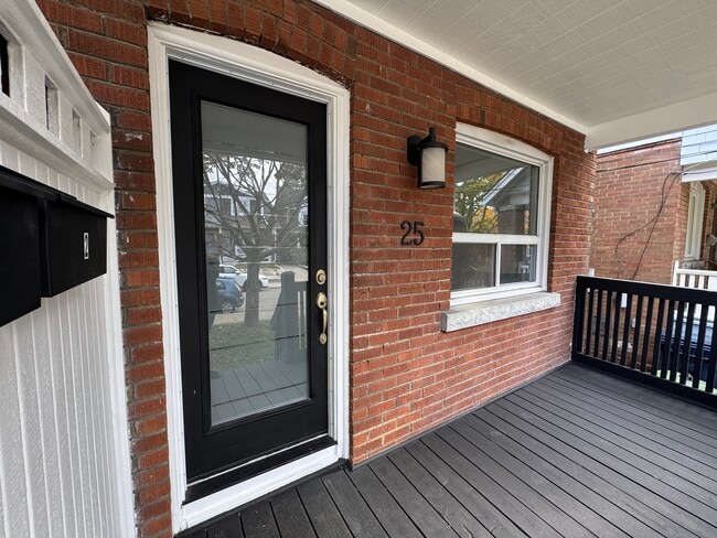 Building Photo - 25 Firstbrooke Rd Unit 25 Firstbrooke