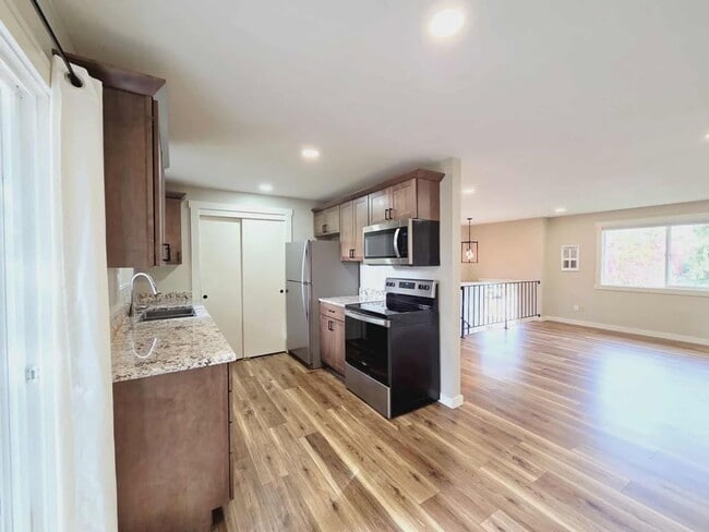 Photo - **Gorgeous Renovated 3 Bed 2.5 Bath Duplex FOR RENT**