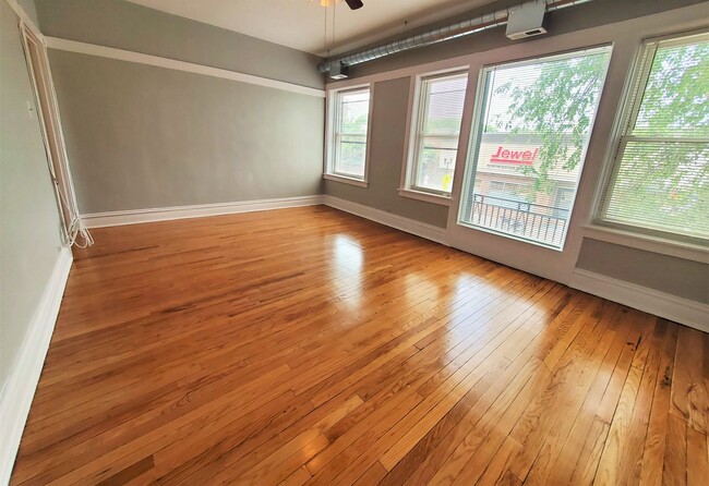 Photo - 4239 N Lincoln Ave Apartment Unit 3
