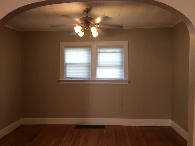 Photo - Gorgeous 5 bedroom 2 bath located on friendly neighborhood for rent!!!
