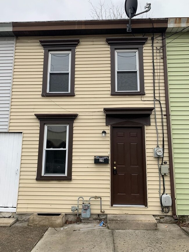 Building Photo - 2 Bedroom Home in Carlisle