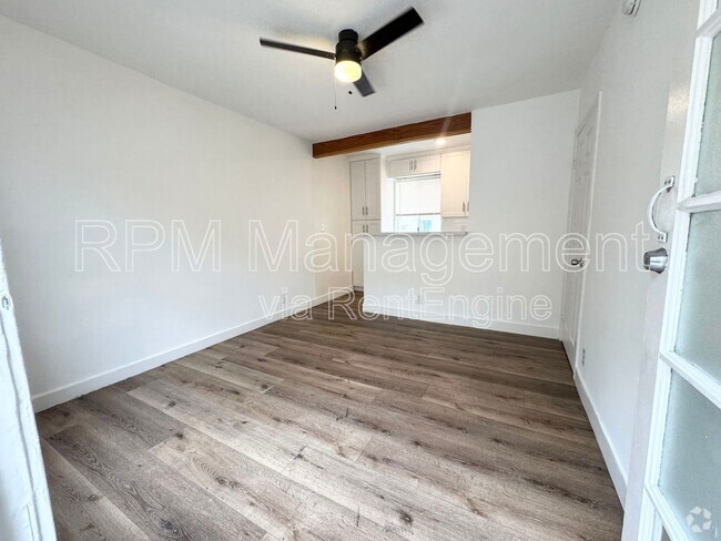 Building Photo - 1288 S Plymouth Blvd Unit 1288 Rental