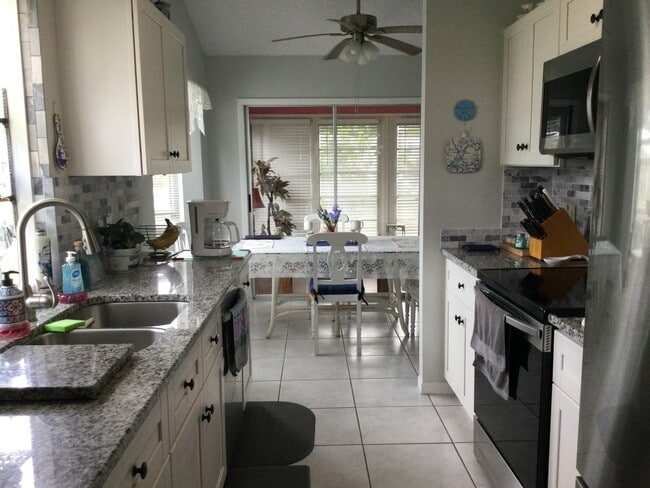 3882 SE Canvasback Pl