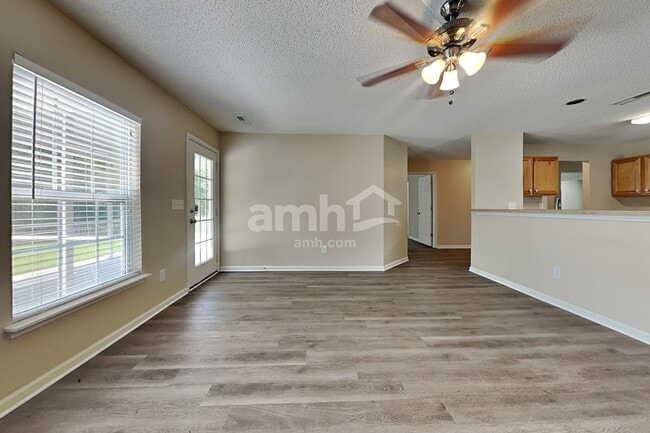 Photo - 5013 Springdale Dr