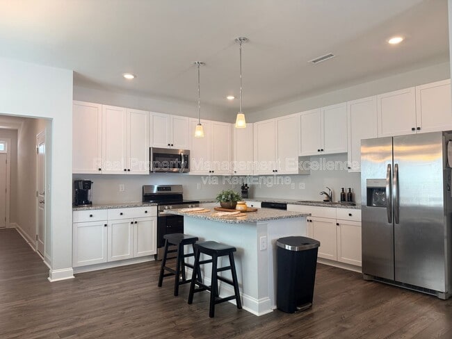 Photo - 540 Barrington Row Ave