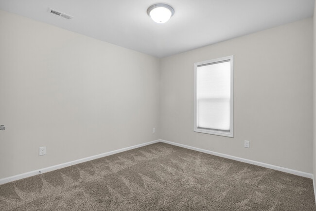 Photo - 139 Grantham Pl