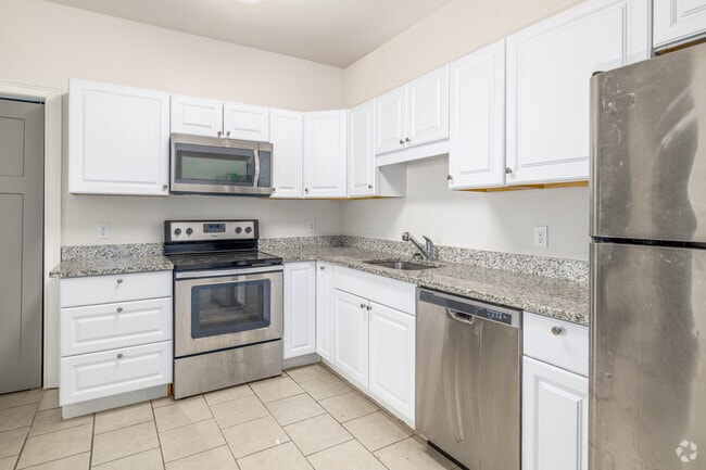 2BR, 2BA - 950SF - Kitchen