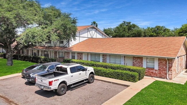 Photo - Centrally Located Apartment with Pool!!