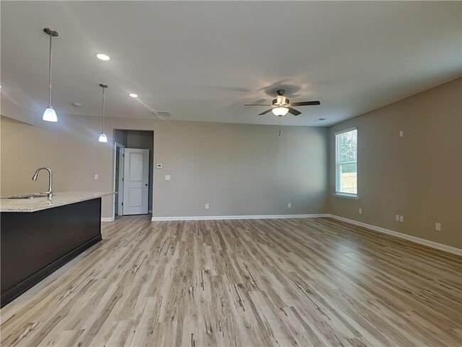 Photo - 153 Everett Sq