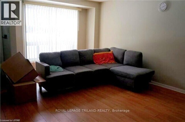 Photo - 260 Monmore Rd