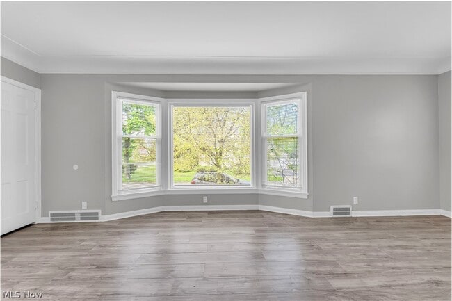 Photo - 3557 Silsby Rd