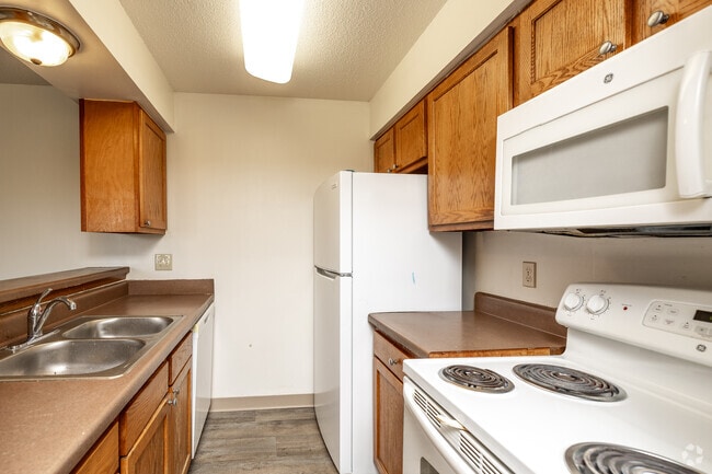 2BR, 1BA - 800 SF - Kitchen