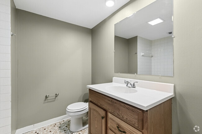 2BR, 2BA - 1080SF - Bathroom