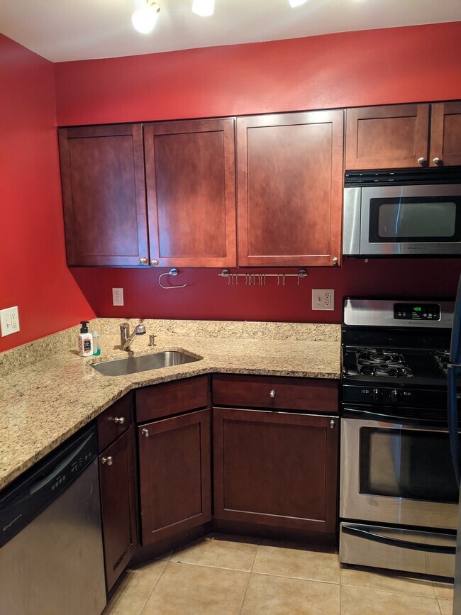 Beautiful kitchen - 4477 B St SE Unidad 104