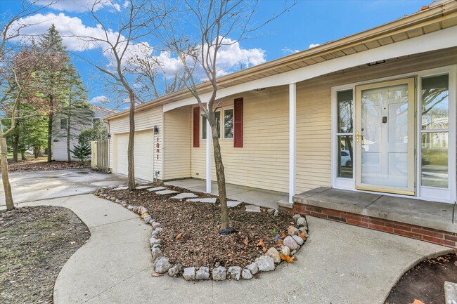 Photo - 1001 S Mattis Ave House