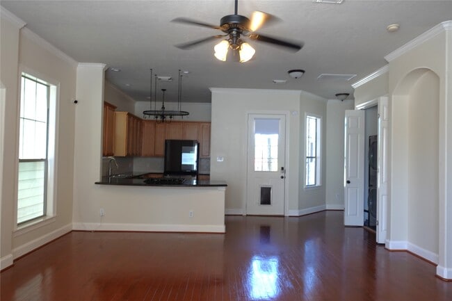 Photo - 1006 Temple St