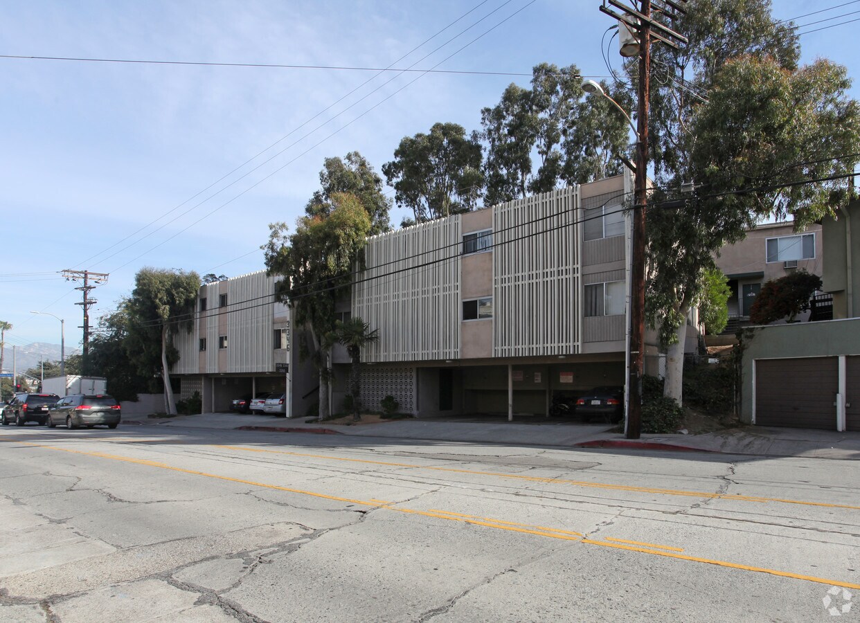 Photo - 3346-3350 Griffith Park Blvd Apartments