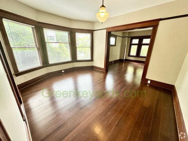 Building Photo - Huge Gorgeous 5 Bedroom 4 Bath Unit in SW ... Rental