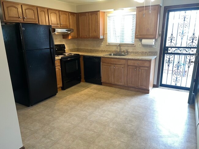 Photo - Cedar Crest Apartments