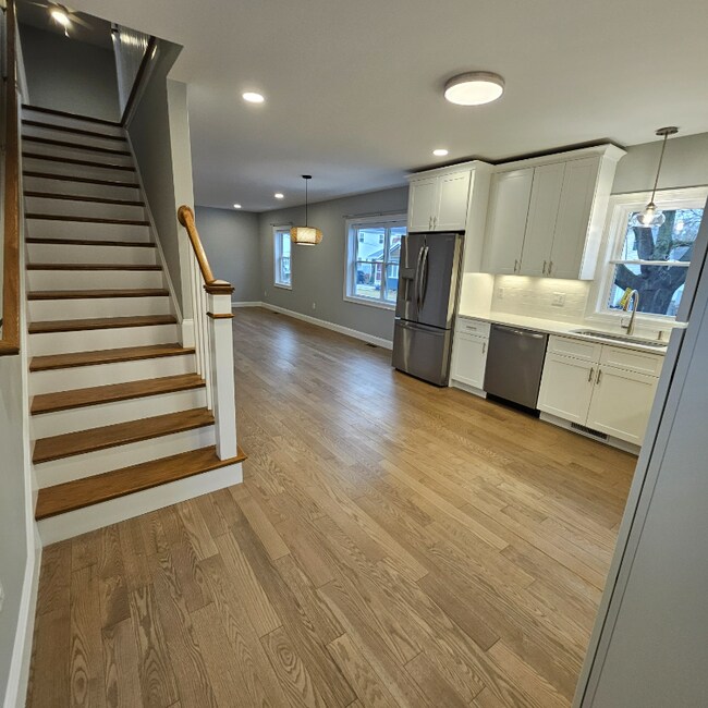 Photo - 7 Coggeshall Ave