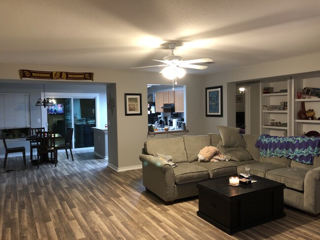 7425 Marble Ridge Dr Unidad Room 1
