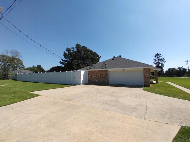 Photo - 1670 Glendale Rd