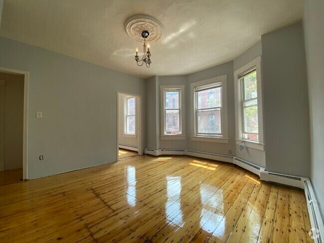 Building Photo - 213 Boylston St Unit #1 Rental