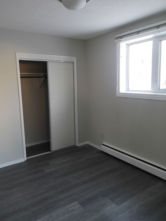 Photo - 10730 84 Av NW Unit Sherwood Glen