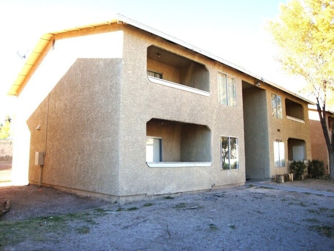 Building Photo - 2765 Twistingbow Ln Unit B