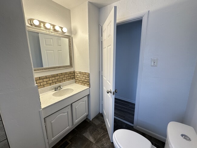 Photo - 1508 Midway Dr