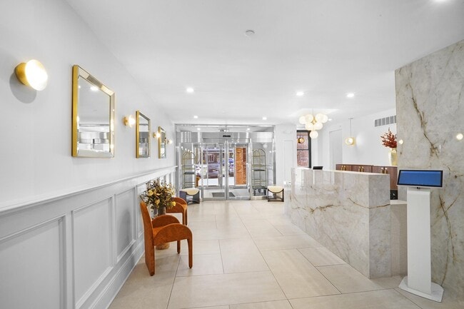 Building Photo - 225 St Pauls Ave Unit 2D