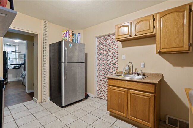 Photo - 842 Chislett St Unit 1