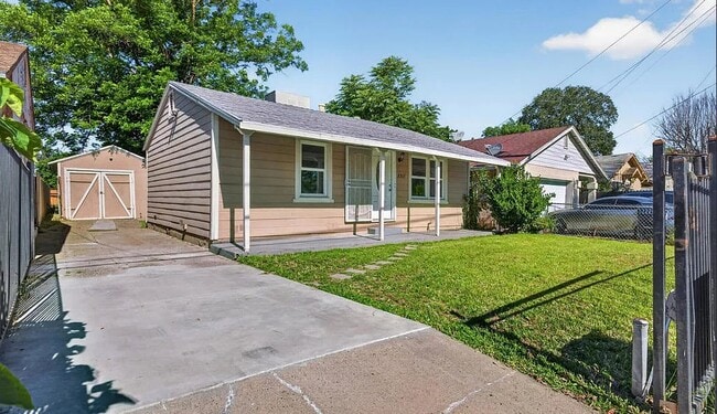 Photo - 3307 Belden St