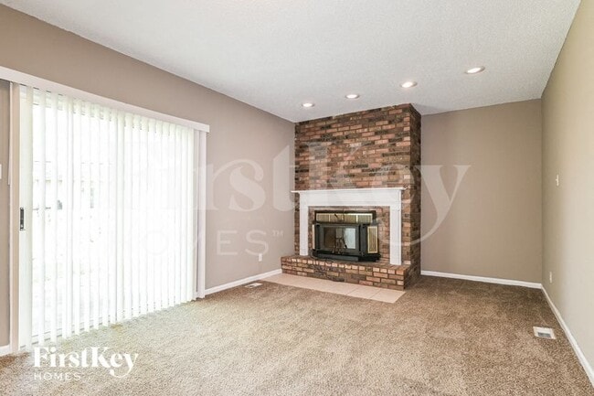 Photo - 125 Lake Point Dr