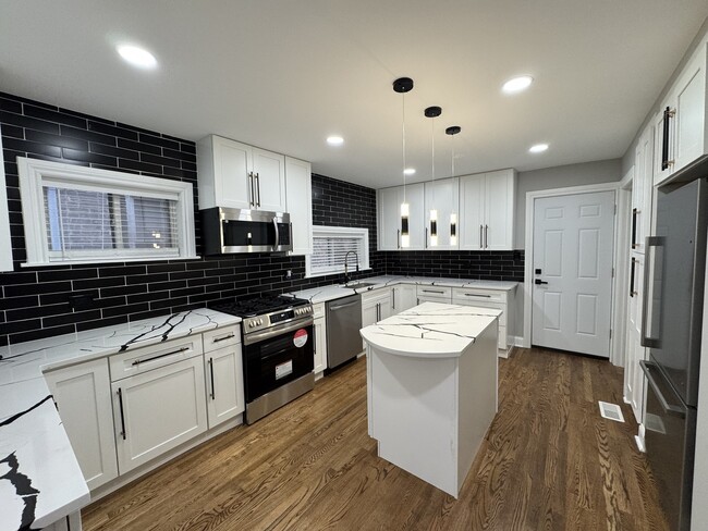 Photo - 6236 N Francisco Ave