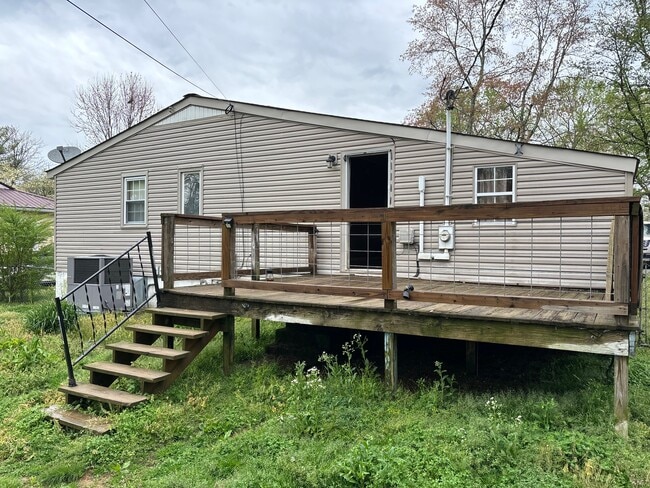 Photo - 206 Wesley St