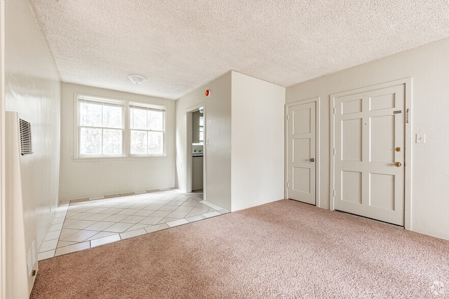 1BR, 1BA - 700SF - Dining Room
