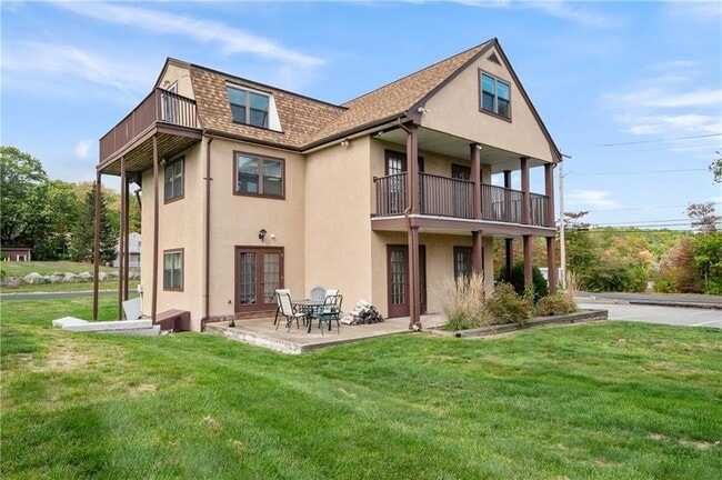 Photo - 2 Douglas Pike