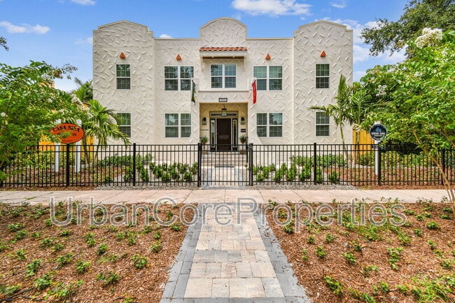 Building Photo - 325 15th Ave NE Unit #7