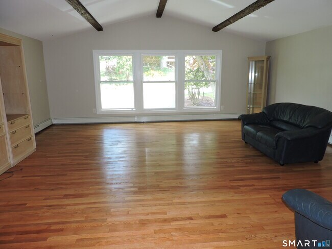 60 Mohegan Trail