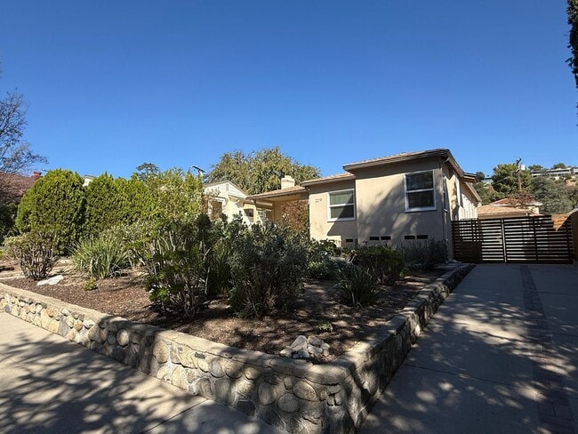 Photo - Amazing 3 Bedroom Montrose Home!