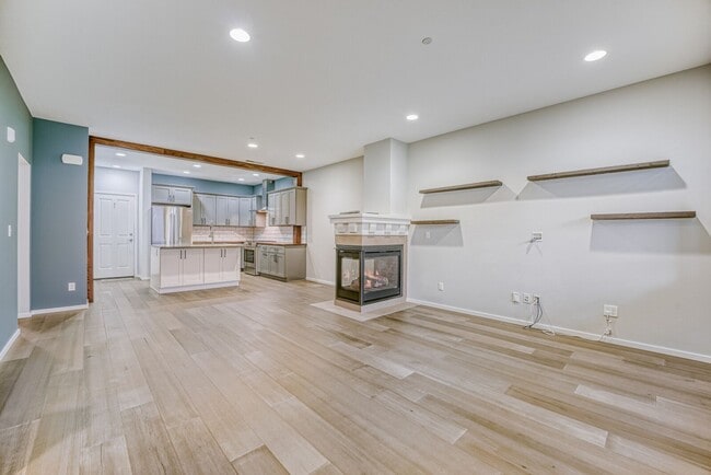 Photo - 2Bd/2.5Ba Issaquah Townhouse