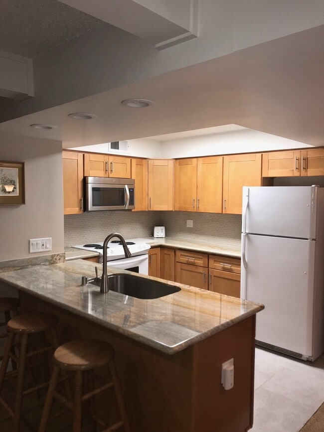 Photo - UNFURNISHED Upgraded Condo in Central location - Quiet Condominium Complex