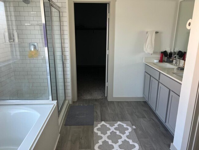 Photo - 6927 Morales Way